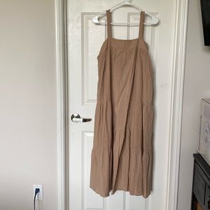 CARLYJEAN LA Size Medium Tan Maxi Dress
